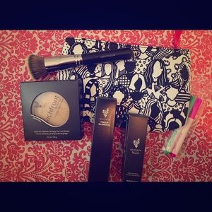 Younique set with cute makeup bag